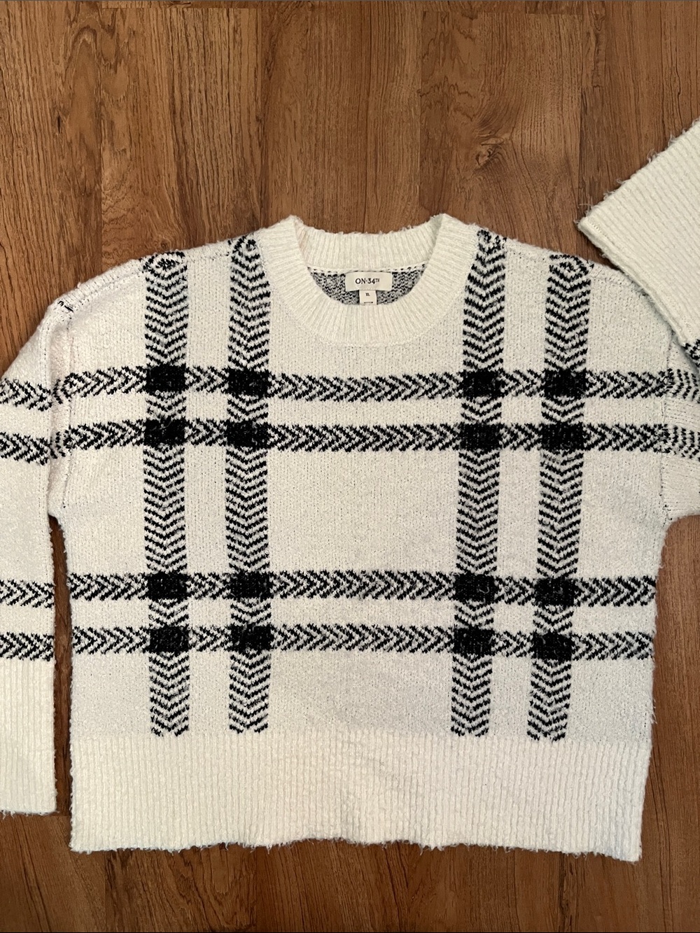 On 34th Plaid Crewneck Sweater - Picture 5 of 7